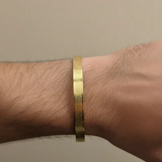 Premium Gold-Tone Stainless Steel Bracelet ā Minimalist & Elegant