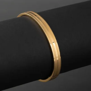 Premium Gold-Tone Stainless Steel Bracelet ā Minimalist & Elegant