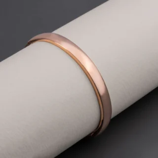 Premium Gold-Tone Stainless Steel Bracelet ā Minimalist & Elegant