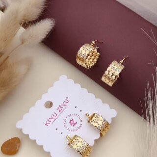 Premium Yatiskar ā Regal Texture Crystal Hoops