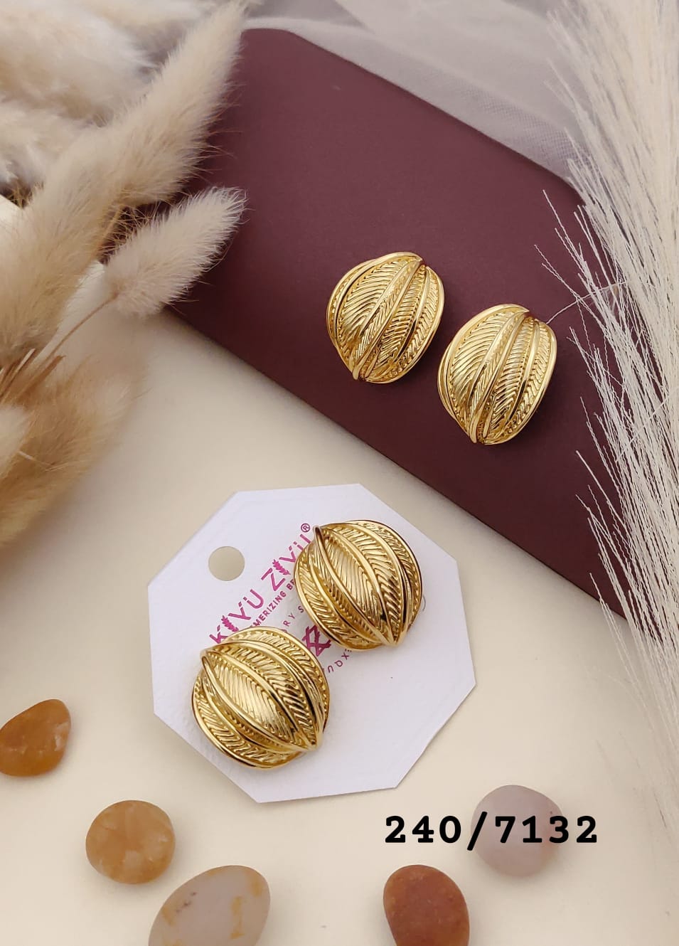 Premium Yatiskar – Royal Leaf Gold Statement Studs